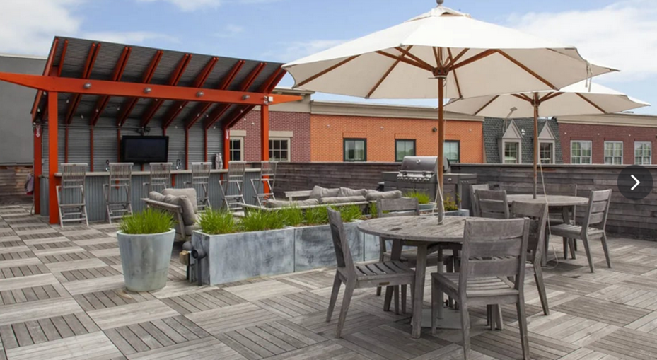 Rooftop Patio, Grilling and Bar